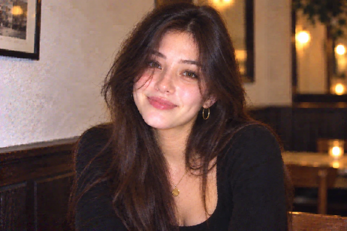 Restaurant portrait with coarse detail and a low-resolution look